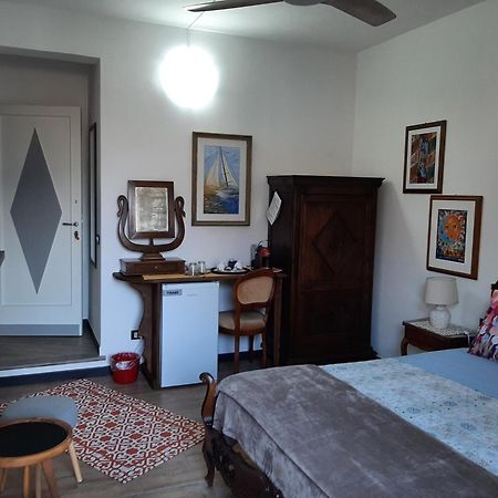 Retro' Beb Bed & Breakfast La Spezia Room photo